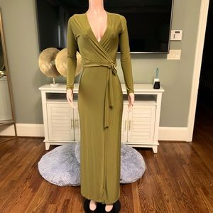 “I Love Lucy” Long Wrap Dress. Size US 6. Great Stretch & Fit! NWT!